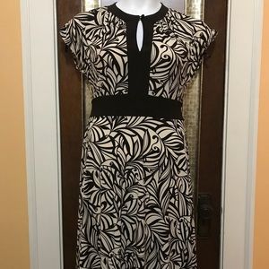 🚩Poly blend keyhole front dress